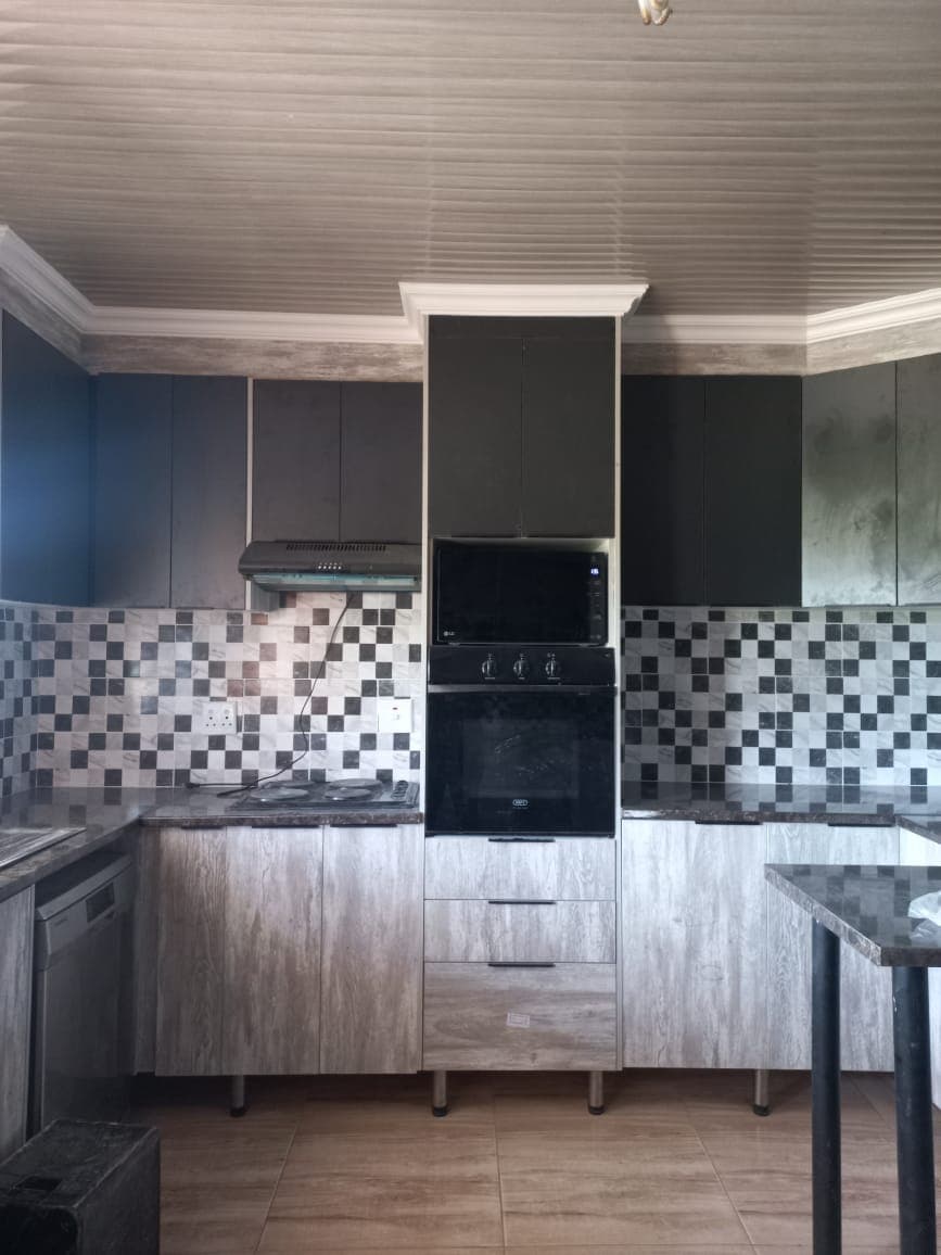 Custom kitchen cabinetry in Sterkspruit, Eastern Cape — project 4